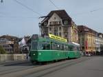 Standard Zug auf der Linie 15 mit dem Be 4/4 465 und dem B 1463 S berqueren die Mittlere Rheinbrcke Richtung Haltestelle Schifflnde.