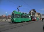 Dreiwagenzug mit dem Be 4/4 497, dem B 1491 S und der Vollwerbung fr das Musical WE WILL ROCK YOU und der B 1461 berqueren die Mittlere Rheinbrcke Richtung Haltestelle Schifflnde.