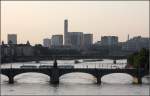 . Abend in Basel - 

Mittlere Brcke mit Tram am 18 Juni 2013 kurz nach halb acht. 

(Matthias)