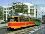 BLT Be 4/6 123 + BVB B 1425 auf der Magarethenbrcke/(H) Markthalle (3. Mai 2004). Zur Behebung des akuten Fahrzeug-Engpasses wegen der Combino-Probleme hatten die BVB einige Tw und Bw von der BLT geliehen, die anfangs auch mit BVB-Wagen kombiniert als farbenfrohe  Papageien-Zge  unterwegs waren. 