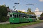 Be 4/4 465 zusammen mit dem B 1463 S auf der Linie 15 kurz vor der Endstation auf dem Bruderholz. Die Aufnahme stammt vom 16.09.2014.