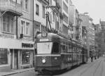 BVB: Be 4/6 601 (1961) + B4 auf der Linie 8 an einem trüben Samstag Nachmittag im November 1985. Von diesem speziellen Strassenbahntyp liefen bei den Basler Verkehrsbetrieben nur die beiden Prototypen Be 4/6 601 und Be 4/6 602 im Liniendienst.
Foto: Walter Ruetsch