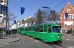 Eine klassische Baseler Düwag Traktion aus Tw 655 und 656 quert den Wettsteinplatz, 23.03.2015.