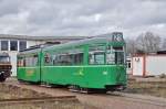 Am 1.Februar 2016 beginnt der Verlad der letzten Be 4/6 Düwag nach Belgrad. Einzig die Be 4/6 627 und 628 bleiben als Oldtimer in Basel. Hier wird der Be 4/6 652 von einem Lastwagen zum Verladeplatz geschoben. Die Aufnahme stammt vom 02.02.2016. 	