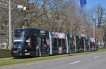 Be 6/8 Flexity 5010, mit einer Werbung für Turkish Airlines, auf der Linie 8, fährt zur Haltestelle am Bahnhof SBB. Die Aufnahme stammt vom 26.03.2016.