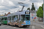 Be 4/4 494, mit einer Werbung für die Galerie LUMAS, verlässt die Haltestelle der Linie 2 am Wettsteinplatz. Die Aufnahme stammt vom 01.06.2016.