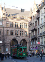 BVB: Mit der Weihnachtsstrassenbahn  Märlitram  Basel unterwegs am 17.