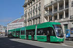 Be 6/8 Flexity 5019, auf der Linie 1, fährt zur Endstation am Bahnhof SBB.