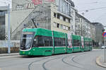 Be 6/8 Flexity 5038, auf der wegen einer Baustelle umgeleiteten Linie 2, fährt zur Endstation am Morgartenring.