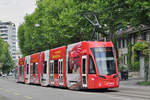 Be 6/8 Flexity 5014, mit der Sympany, auf der Linie 8, fährt zur Haltestelle ZOO Bachletten.