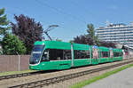 Be 6/8 Flexity 5020, auf der Linie 14, fährt zur Haltestelle Kästeli.