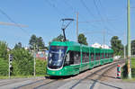 Be 6/8 Flexity 5007, auf der Linie 14, fährt Richtung Haltestelle St.