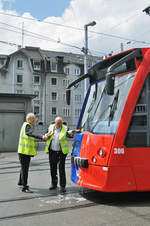 Am 28.06.2017 wird auf dem Hof des Depots Wiesenplatz das neue FC Basel Tram, der Combino 306, der Presse vorgestellt.