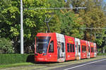 Be 6/8 Flexity 5014, mit der Sympany Werbung, fährt zur Haltestelle der Linie 8 am Bahnhof SBB.