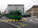 BVB - Tram Be 4/4 492 mit Tramanhänger unterwegs auf der Linie 15 in der Stadt Basel am 20.11.2017