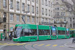 Be 6/8 Flexity 5015, auf der Linie 14, bedient die Haltestelle Schifflände.