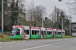 Be 6/8 Flexity 5012, mit der U-Abo Werbung, fährt zur Haltestelle der Linie 14 beim St.