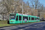 Be 6/8 Combino 322, auf der Linie 8, fährt zur Haltestelle am Bahnhof SBB.