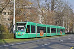 Be 6/8 Combino 308, auf der Linie 8, fährt zur Haltestelle am Bahnhof SBB. Die Aufnahme stammt vom 03.12.2017.