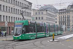 Be 6/8 Flexity 5034, auf der Linie 8, verlässt die Haltestelle Markthalle. Die Aufnahme stammt vom 01.03.2018.