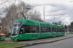 Be 4/6 Flexity 6015, auf der Linie 15, wartet an der Endstation auf dem Bruderholz.