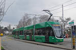 Be 4/6 Flexity 6008, auf der Linie 16, wartet an der Endstation auf dem Bruderholz.