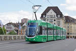 Be 6/8 Flexity 5030, auf der Linie 6, überquert die Mittlere Rheinbrücke Die Aufnahme stammt vom 24.05.2018.