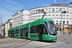 Be 4/6 Flexity 6003, auf der Linie 16, fährt zur Haltestelle Markthalle.