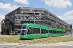 Be 6/8 Flexity 5034, auf der Linie 1, überquert den Lothringerplatz Richtung Bahnhof St.