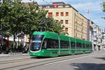 Be 6/8 Flexity 5020, auf der Linie 14, fährt zur Haltestelle Messeplatz.