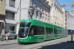 Be 6/8 Flexity 5035, auf der Linie 6, bedient die Haltestelle Theater.