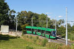 Be 4/6 Flexity 6007, auf der Linie 16, verlässt die Haltestelle Hechtliacker.