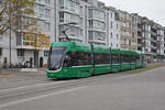 Be 6/8 Flexity 5021, auf der Linie 1, fährt zur Haltestelle Bahnhof St.