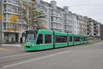 Be 6/8 Combino 323, auf der Linie 1, fährt zur Haltestelle Bahnhof St.