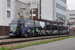 Be 6/8 Flexity 5041 mit der SALT Werbung, auf der Linie 14, fährt zur Haltestelle Kästeli.