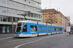 Be 6/8 Flexity 5028 mit der IWB Werbung, auf der Linie 6, bedient die Haltestelle Gewerbeschule.