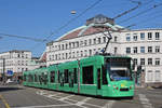 Be 6/8 Combino 309, auf der Linie 2, fährt zur Haltestelle am Bahnhof SBB.