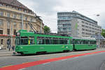 Be 4/4 484 zusammen mit dem B4S 1501 steht mit der Fahrschule am Aeschenplatz.