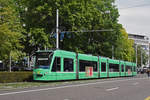 Be 6/8 Combino 308, auf der Linie 8, fährt Richtung Haltestelle am Bahnhof SBB.