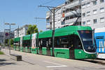 Be 6/8 Flexity 5036, auf der Linie 14, wartet an der Ankunfts Haltestelle in Pratteln.