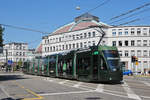 Be 6/8 Flexity 5014 (hier noch ohne Nummer) mit der Werbung für Valserwasser, auf der Linie 2, fährt zur Haltestelle am Bahnhof SBB.