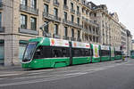 Be 6/8 Flexity 5011, auf der Linie 2, fährt zur Haltestelle Markthalle.