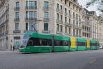 Be 6/8 Flexity 5030, auf der Linie 2, fährt zur Haltestelle Markthalle.