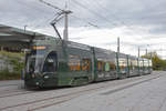 Be 6/8 Flexity 5014, mit der Werbung für Valserwasser, auf der Linie 3, wartet an der Endstation beim Bahnhof Saint Louis.