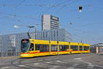 Be 6/10 Tango 181, auf der Linie 11, überquert die Münchensteinerbrücke.