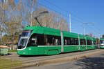 Be 4/6 Flexity 6016, auf der Linie 15, wartet an der Endstation auf dem Bruderholz.