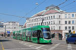 Be 6/8 Flexity 5032, auf der Linie 1, fährt zur Endstation am Bahnhof SBB.