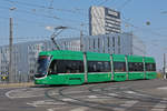 Be 4/6 Flexity 6010, auf der Linie 15, überquert die Münchensteinerbrücke.