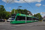 Be 6/8 Combino 307, auf der Linie 8, fährt zur Haltestelle am Bahnhof SBB. Die Aufnahme stammt vom 04.05.2020.