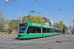 Be 6/8 Combino 307, auf der Linie 8, fährt zur Haltestelle am Bahnhof SBB.